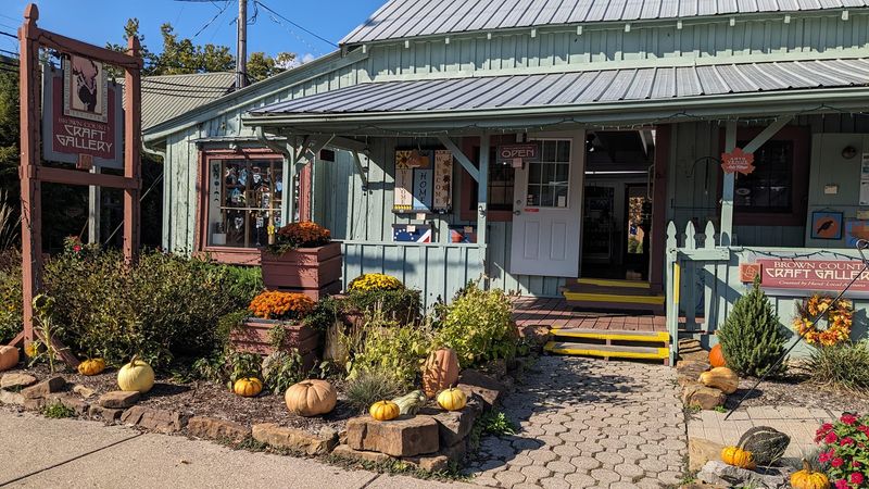 Visitor Experience & Local Vibe