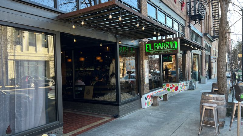 El Barrio Restaurante y Tapas Bar