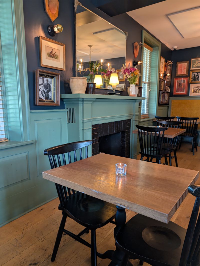 Plates That Travel from Comfort to Craft