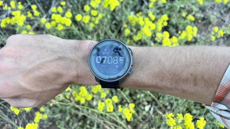 Suunto Vertical (Solar) - expedition battery king