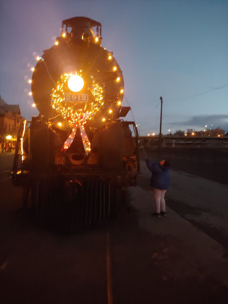 Holiday Cheer On The Rails