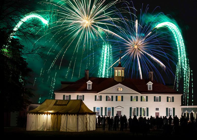 Christmas at Mount Vernon (nearby, don't skip!)