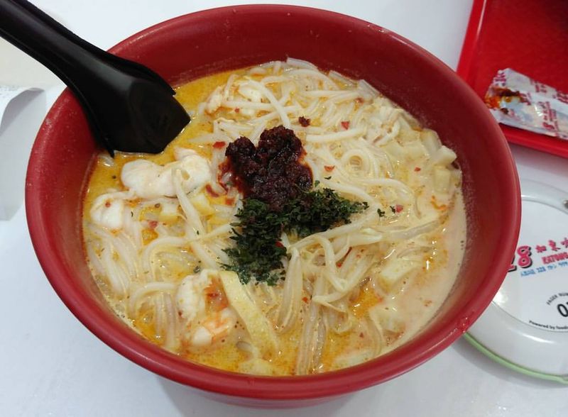 Laksa (Malaysia/Singapore)