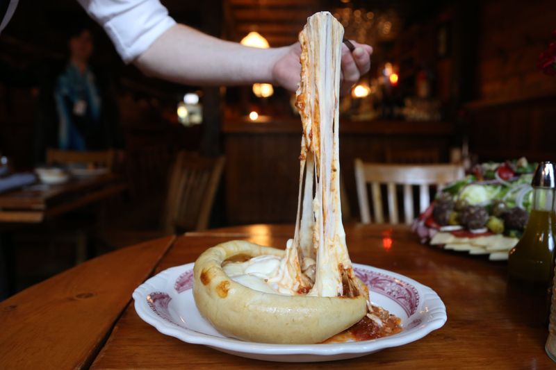 Chicago Pizza & Oven Grinder Co. (Lincoln Park) – the pizza-pot-pie original