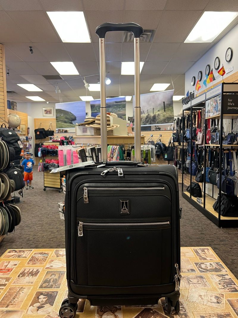 Travelpro Platinum Elite International Expandable Carry-On Rollaboard (2-wheel)
