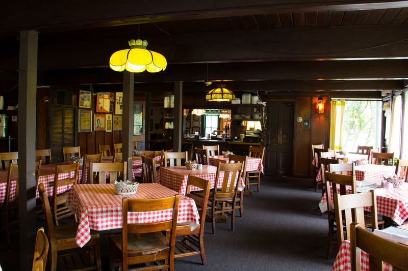 Stroud's Oak Ridge Manor - Kansas City, Missouri