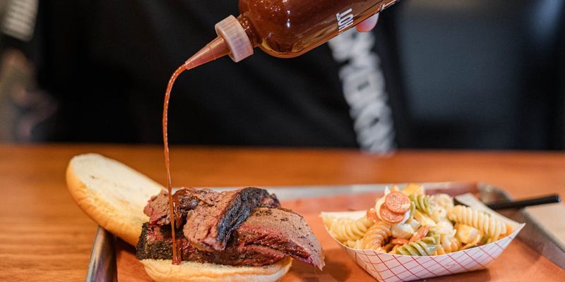 Just Smokin' Barbecue – Lannon