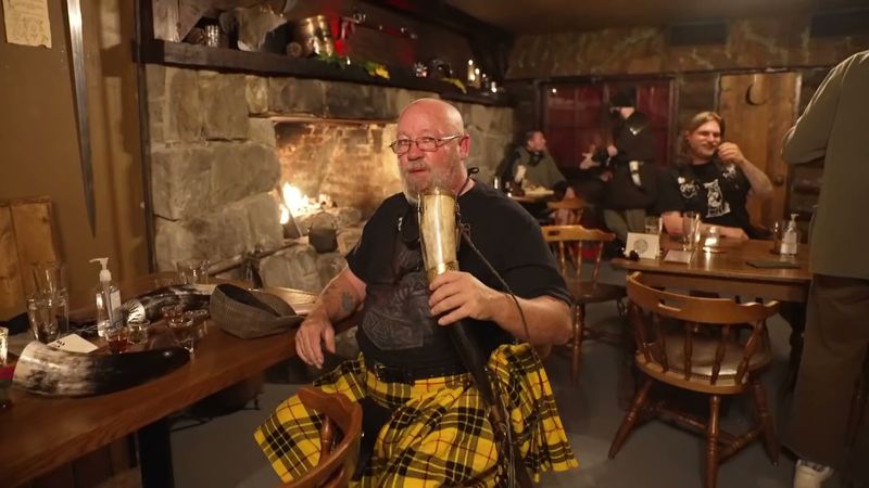 Staff Who Guide Like Quest NPCs