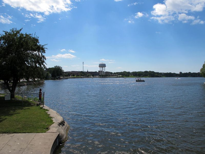 Albert Lea, Minnesota (Fountain & Albert Lea Lakes) – Multiple lakes, one town