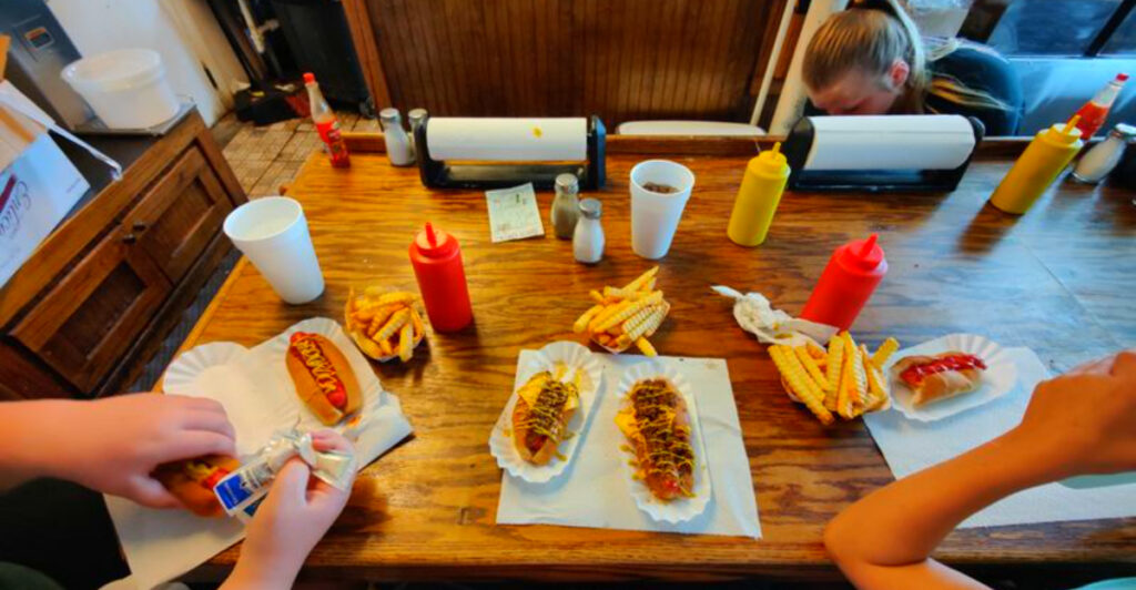 Georgia’s Tiniest Burger Joint Still Serving Secret ’70s Recipes Locals Guard Jealously