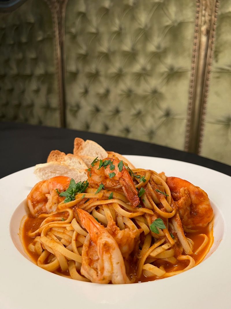 Enzo's Italian Restaurant — Santa Paula, California