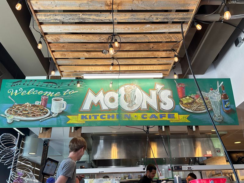 Moon’s Kitchen Café