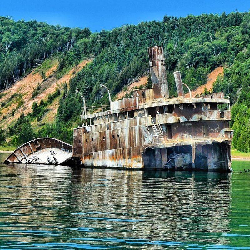 Munising, Michigan — Shipwreck snorkeling & sea caves