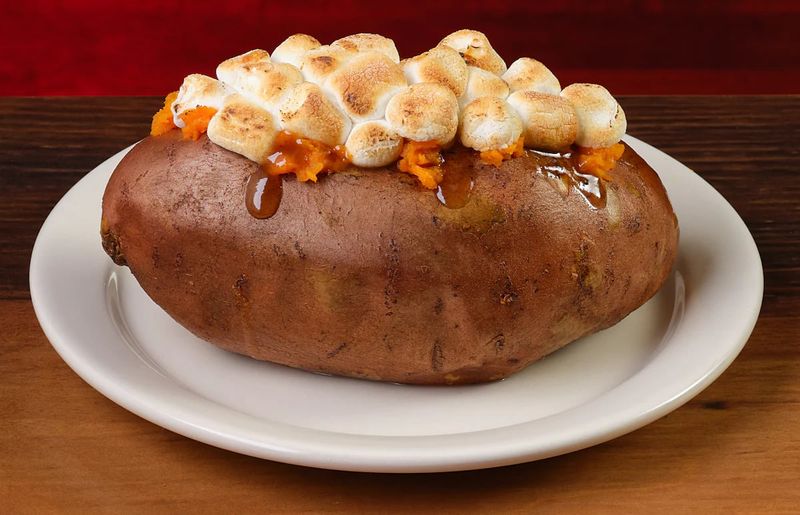 Roadhouse Vibe and Lively Atmosphere