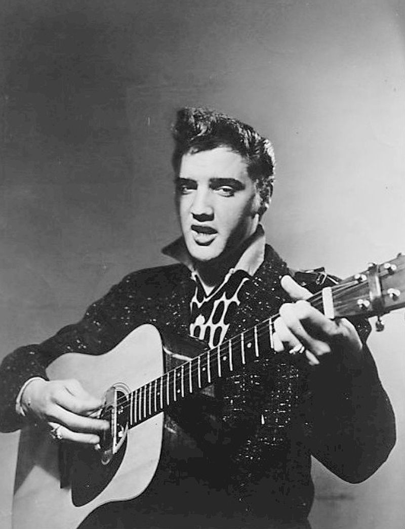 Hound Dog – Elvis Presley (1956)