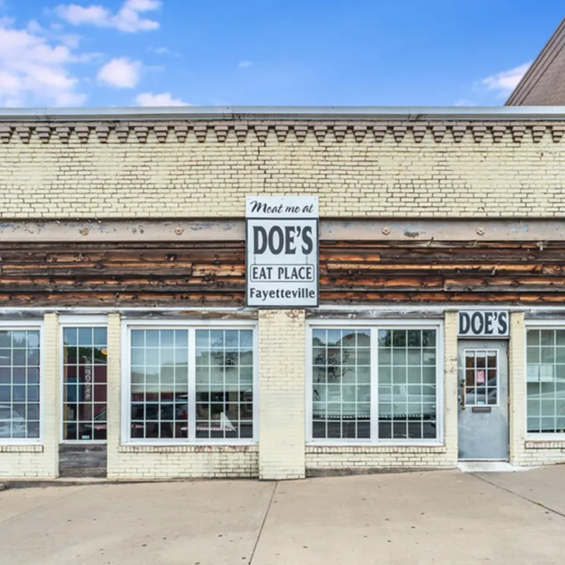 Doe's Eat Place in Fayetteville