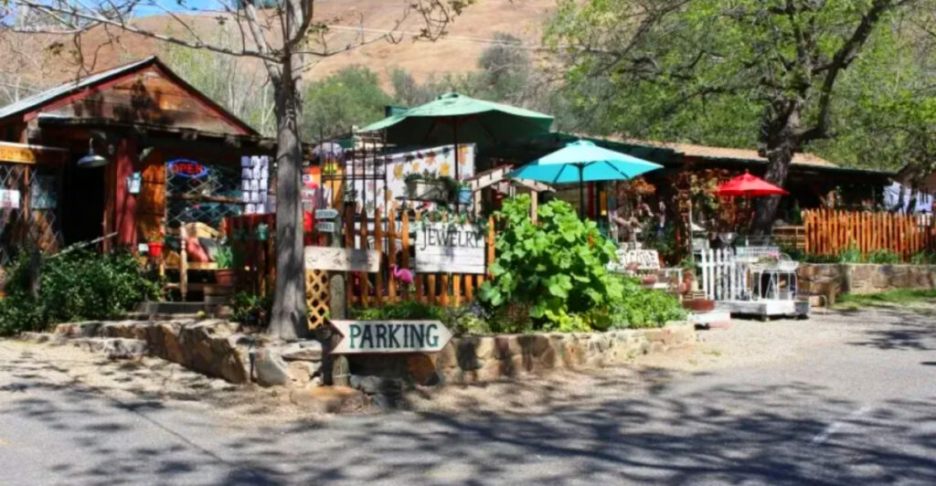 Hidden California Gateway Town Near Yosemite Locals Love for Its Sierra Nevada Charm
