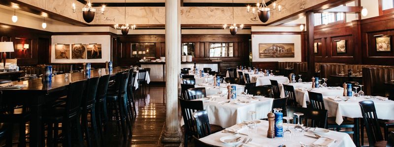 Hank's Seafood Restaurant (Hayne St.)