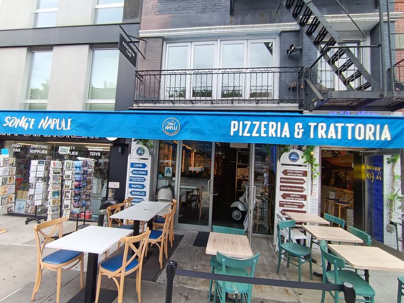Song'E Napule Pizzeria and Trattoria