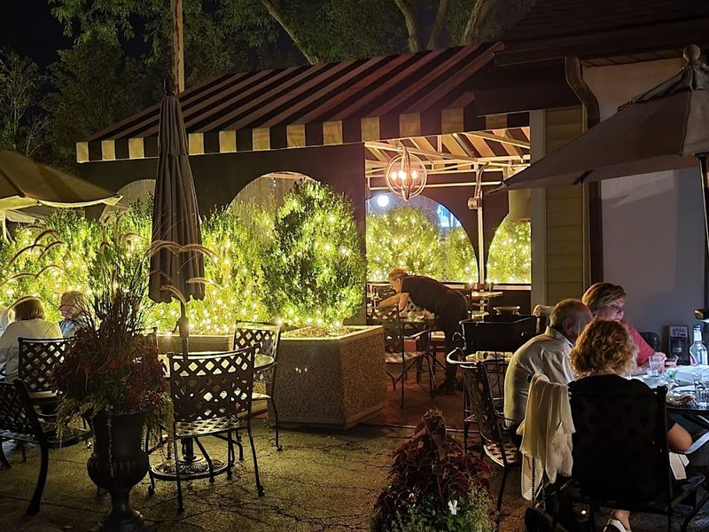 Francesco’s Hole in the Wall (Northbrook)