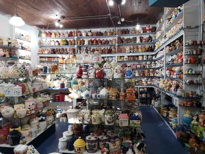 The World’s Largest Cookie Jar Collection