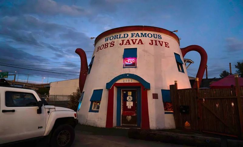 A Giant Coffee Pot That Became a Landmark