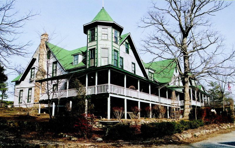 A Mountain Town Born from Mineral Springs