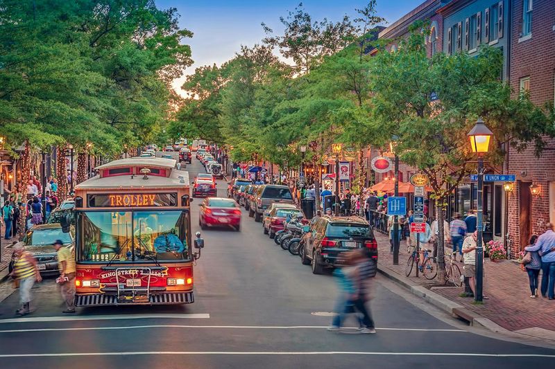 Shop & stroll Old Town's King Street Mile