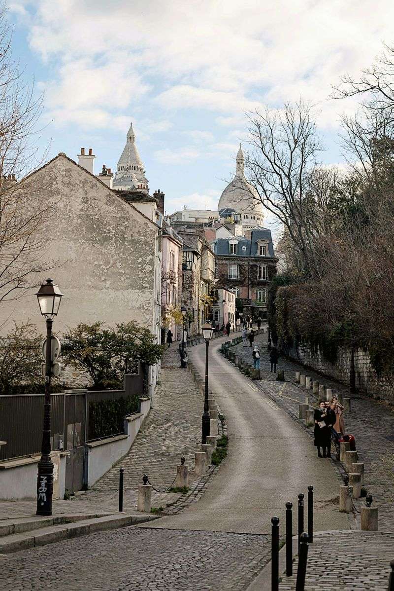 Paris — Rue de l’Abreuvoir (Montmartre)