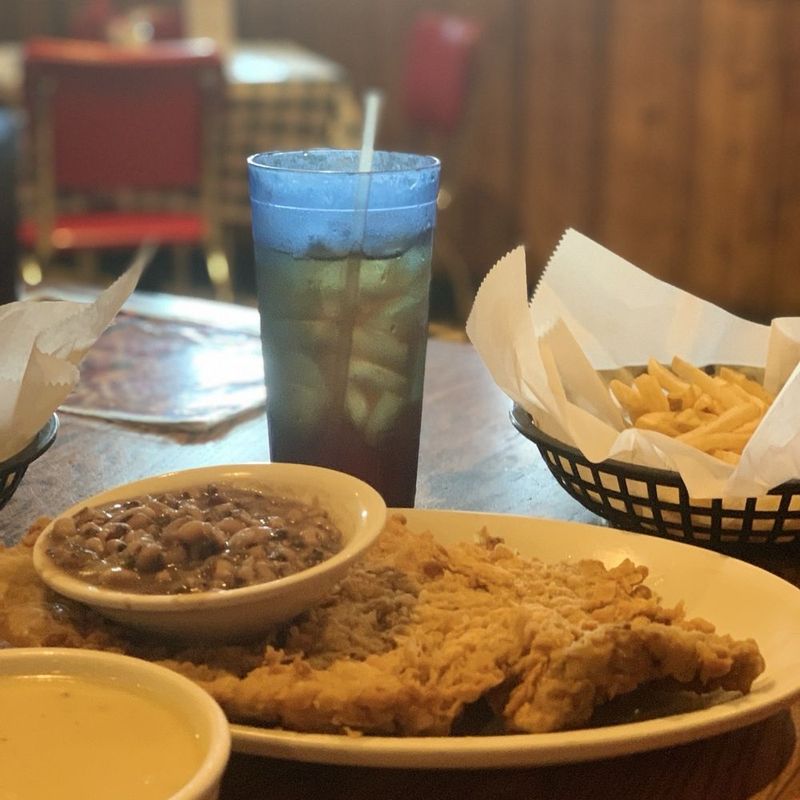 Atmosphere & Service: Small-Town Heart, Big-Texas Welcome