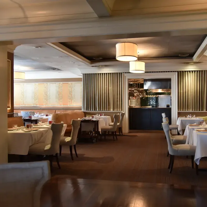Charleston (Harbor East) – Refined Southern-Inspired Fine Dining