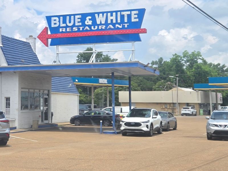Blue & White Restaurant - Mississippi