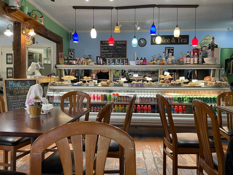 The Blue Chair Café, Bakery & Tavern