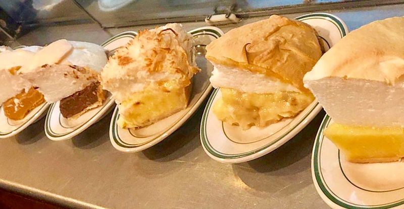 Pie 'n Burger in Pasadena