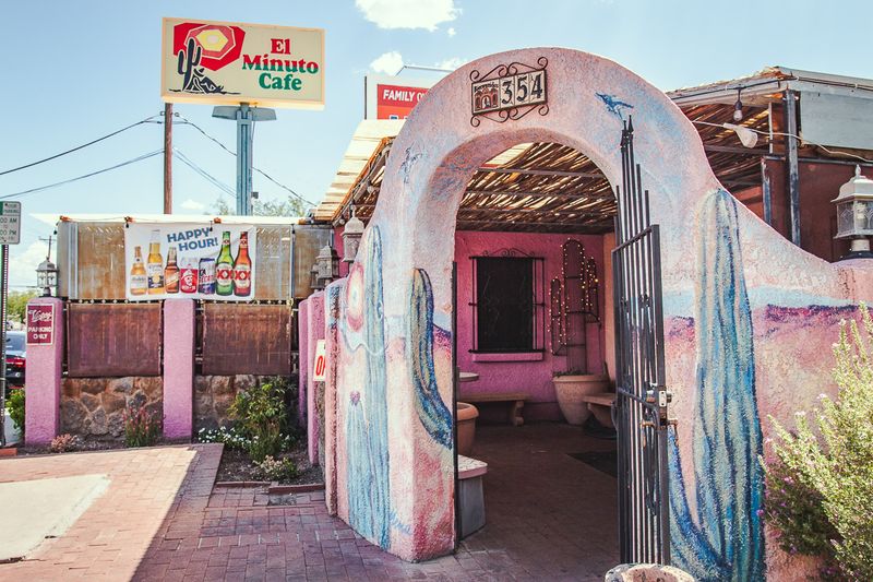 El Minuto Café, Tucson Barrio