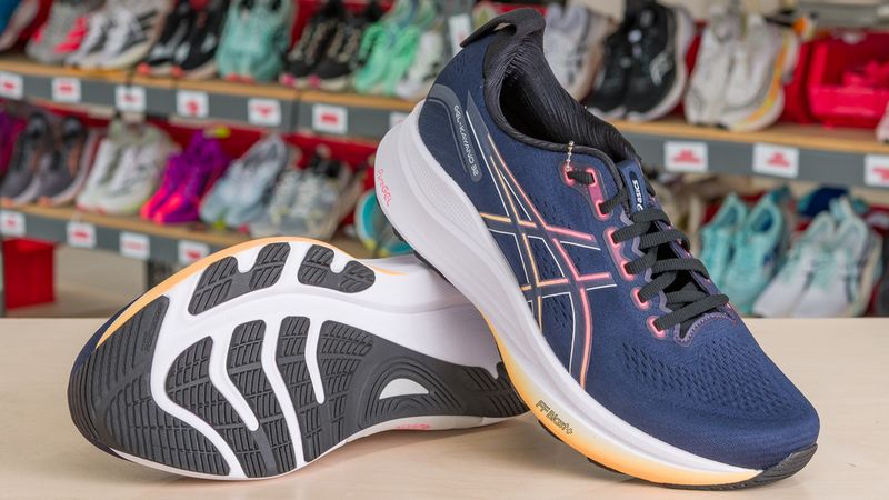 ASICS Gel-Kayano (32/ latest)