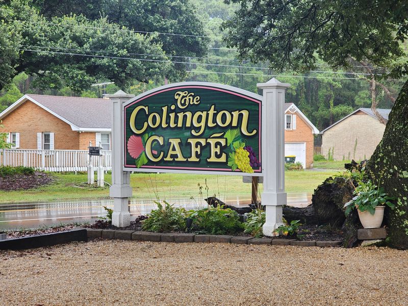 A Romantic Victorian Arrival