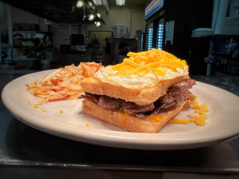 Charlie’s Main Street Café – Minot