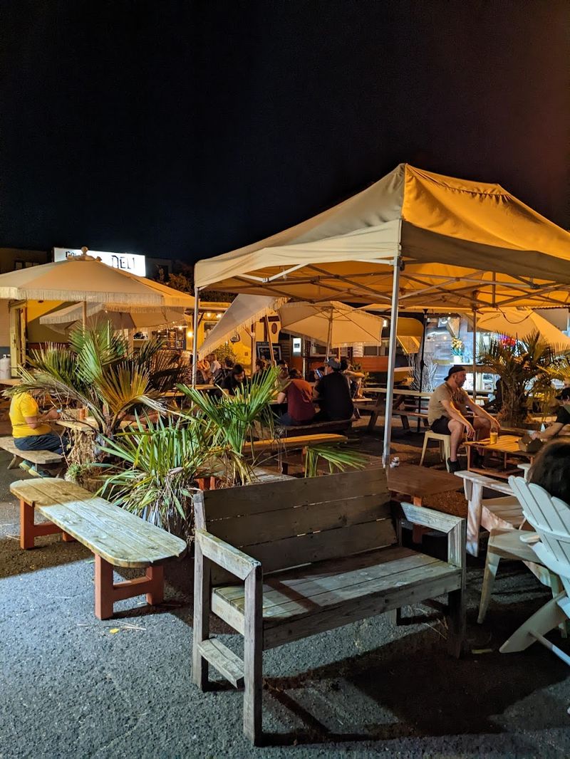 Pod 28 (Laurelhurst Food Carts)