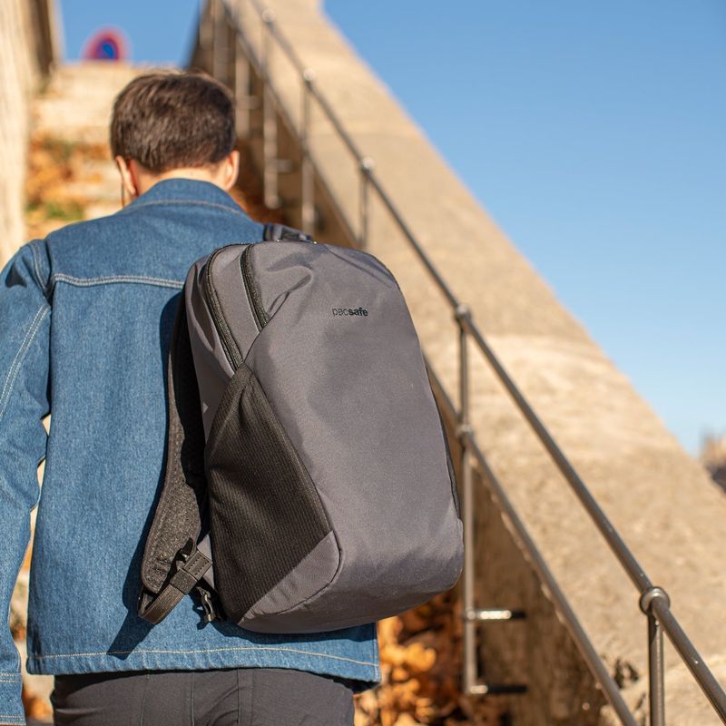 Pacsafe Vibe 20L - light, urban, secretly tough