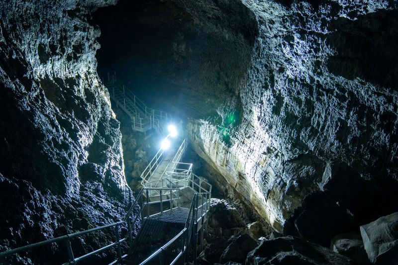 Lava River Cave (Newberry Volcanic Monument), Oregon — Self-guided mile-long lava tube