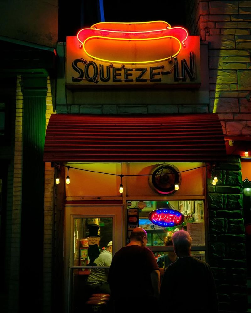 The Squeeze In – Sunbury