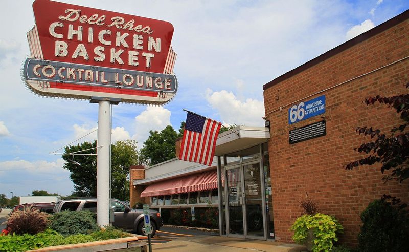 Dell Rhea's Chicken Basket (Willowbrook)