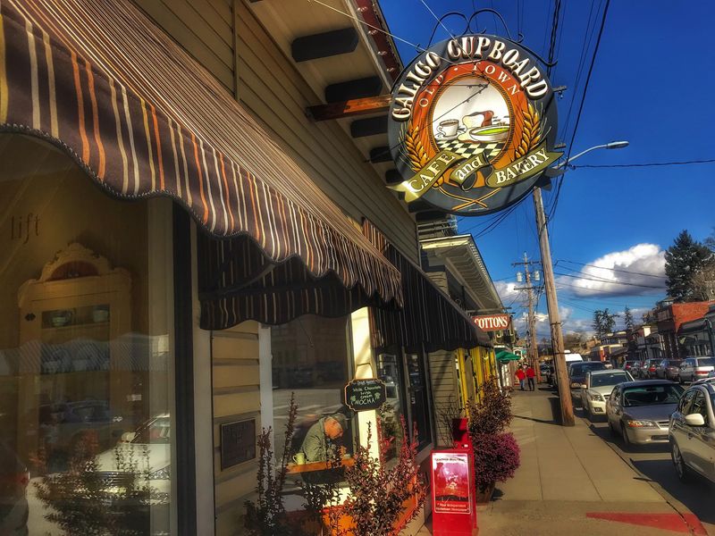 Calico Cupboard Pie Board (La Conner & Mount Vernon)