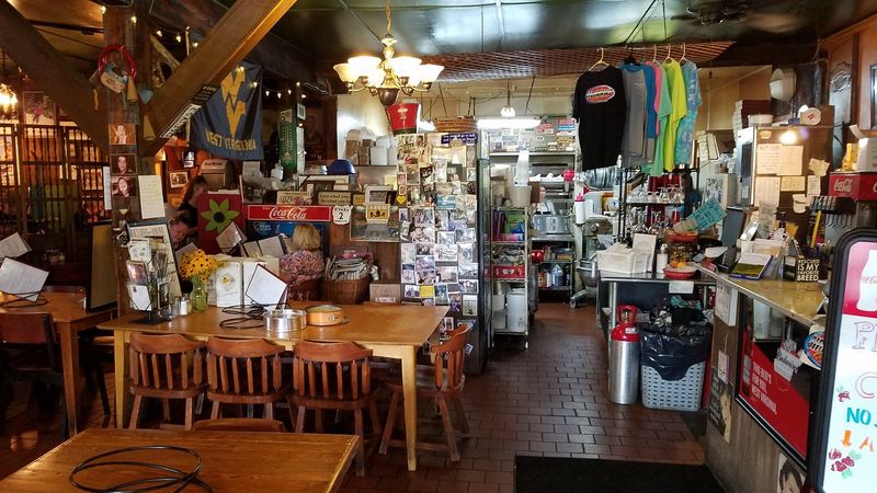 Sirianni’s Café – Davis