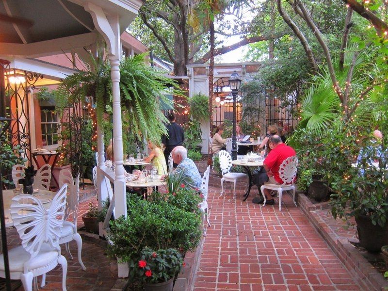 82 Queen (Queen St.)