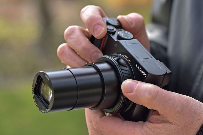 Panasonic Lumix ZS200 (TZ200)