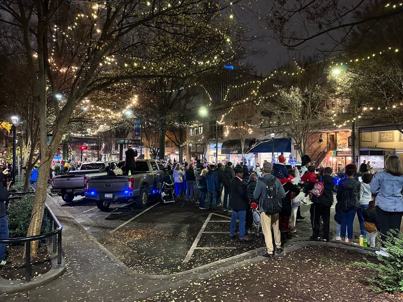 Poinsettia Christmas Parade (Dec 6, 6:30 p.m.)