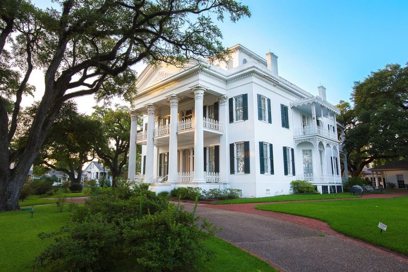Stanton Hall: Greek Revival Grandeur