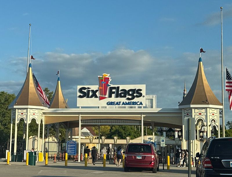 Gurnee, Illinois – Six Flags Great America, Thrill Capital of the Midwest